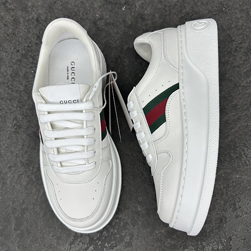 グッチスーパーコピー レトロで楽しい厚ビスケットスニーカー