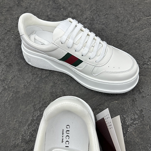 グッチスーパーコピー レトロで楽しい厚ビスケットスニーカー