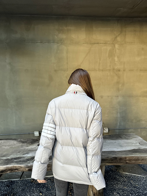 トムブラウン 新作フード付きダウンジャケット