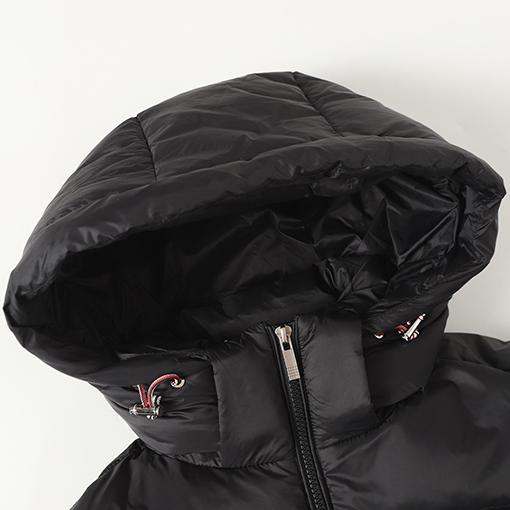 トムブラウン 新作フード付きダウンジャケット