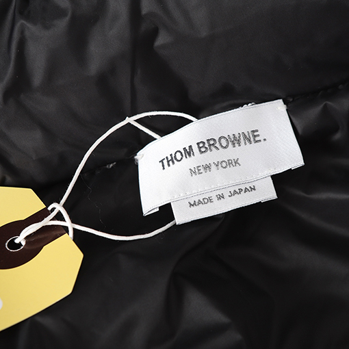 トムブラウン 新作フード付きダウンジャケット