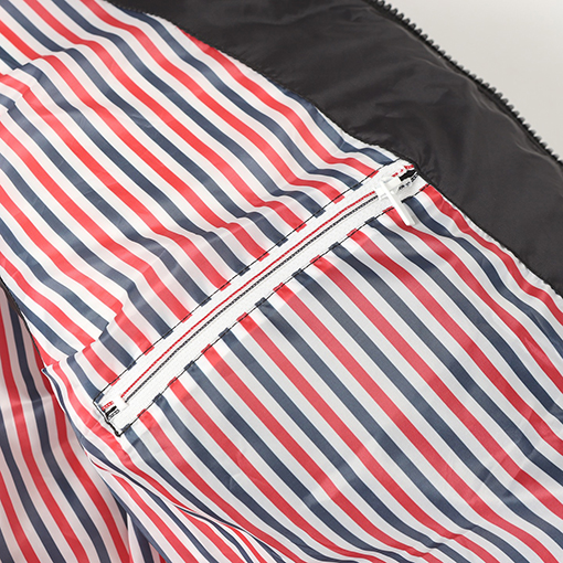 トムブラウン 新作フード付きダウンジャケット