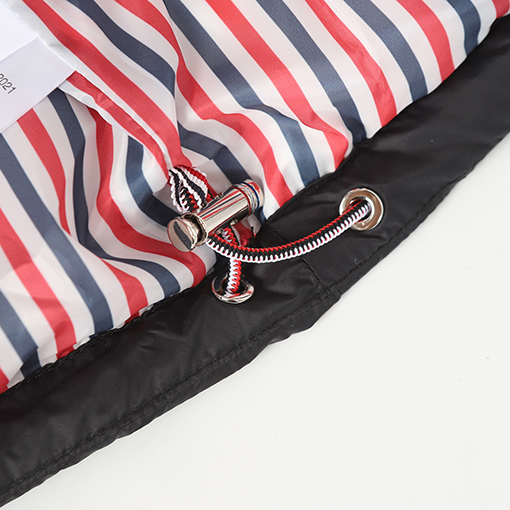 トムブラウン 新作フード付きダウンジャケット