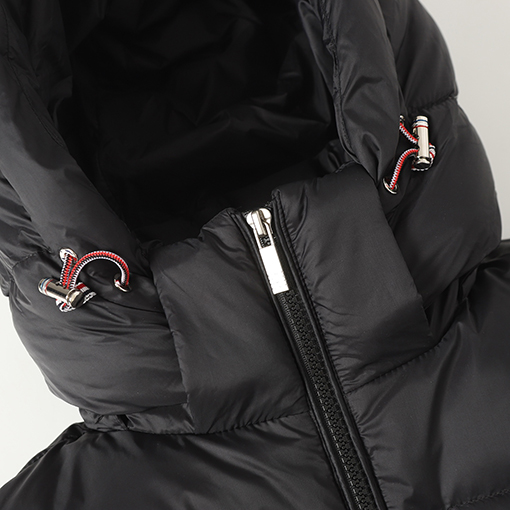 トムブラウン 新作フード付きダウンジャケット