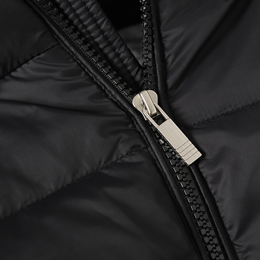 トムブラウン 新作フード付きダウンジャケット