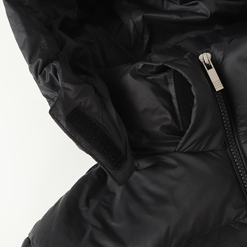 トムブラウン 新作フード付きダウンジャケット