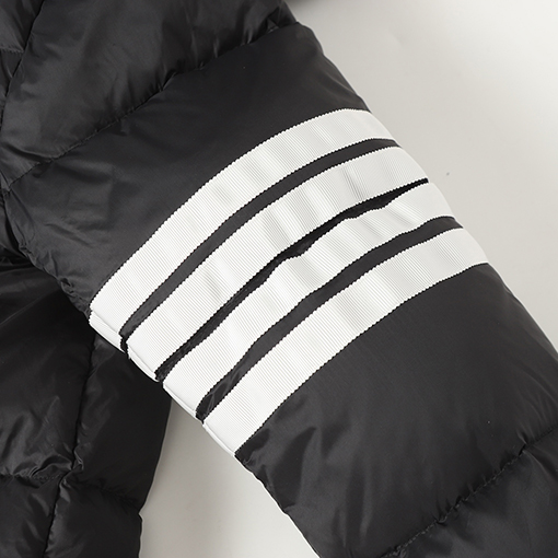 トムブラウン 新作フード付きダウンジャケット