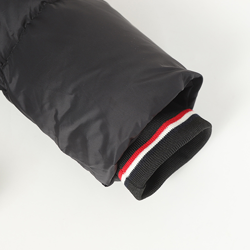 トムブラウン 新作フード付きダウンジャケット