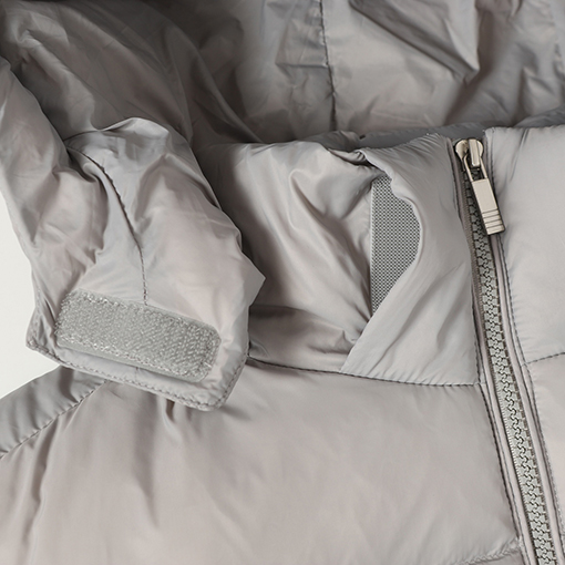 トムブラウン 新作フード付きダウンジャケット