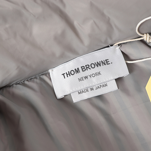 トムブラウン 新作フード付きダウンジャケット