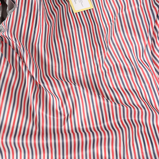 トムブラウン 新作フード付きダウンジャケット