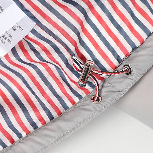 トムブラウン 新作フード付きダウンジャケット