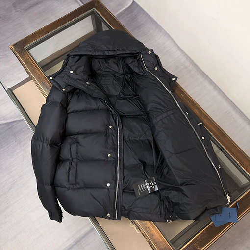 プラダ 高級スタムダウンジャケット