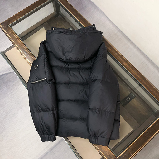 プラダ 高級スタムダウンジャケット