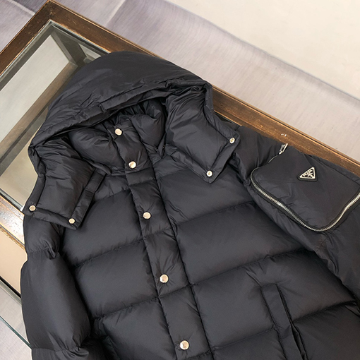 プラダ 高級スタムダウンジャケット