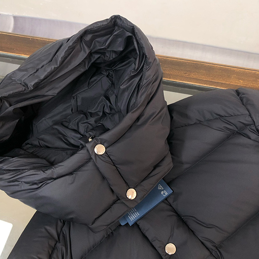 プラダ 高級スタムダウンジャケット