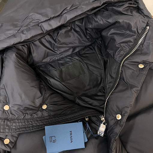 プラダ 高級スタムダウンジャケット