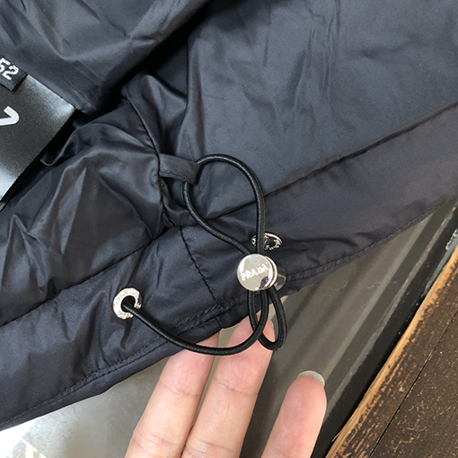 プラダ 高級スタムダウンジャケット