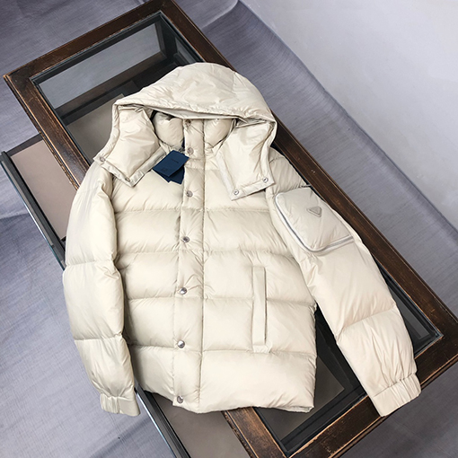 プラダ 高級スタムダウンジャケット