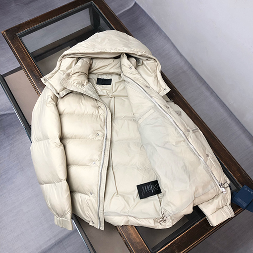 プラダ 高級スタムダウンジャケット