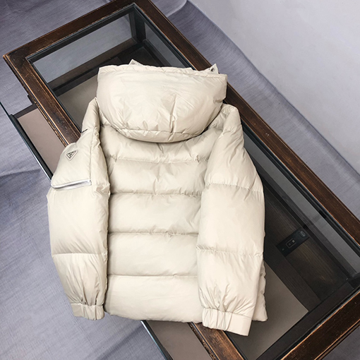 プラダ 高級スタムダウンジャケット