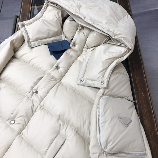 プラダ 高級スタムダウンジャケット