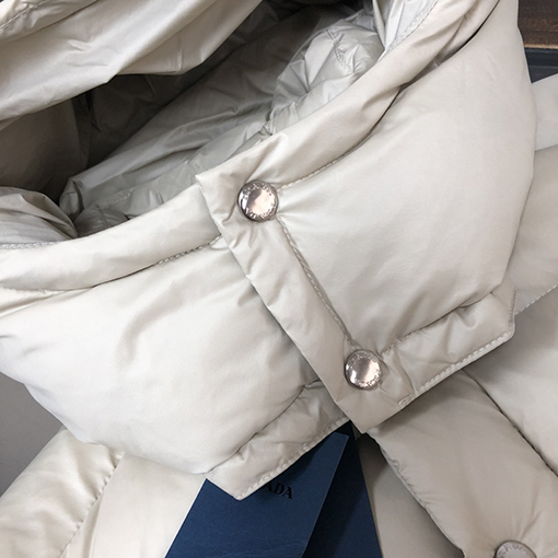 プラダ 高級スタムダウンジャケット