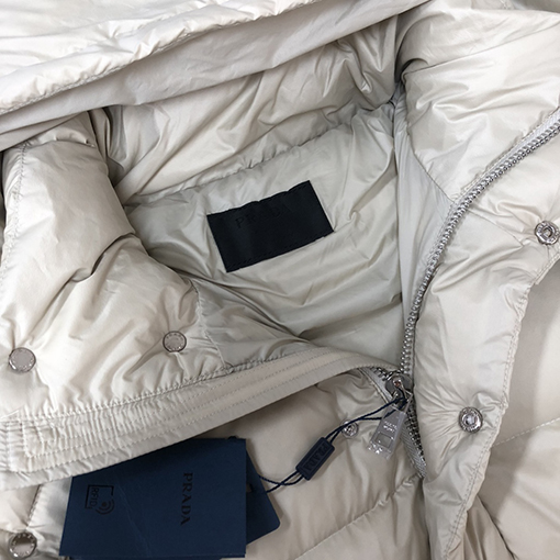 プラダ 高級スタムダウンジャケット