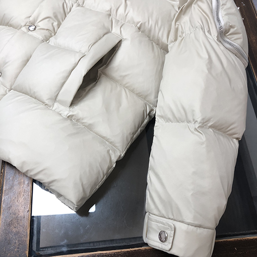 プラダ 高級スタムダウンジャケット