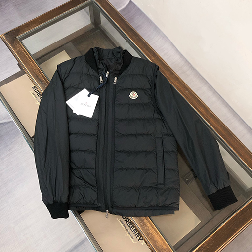 モンクレール 新しいツトーピースダウンジャケット
