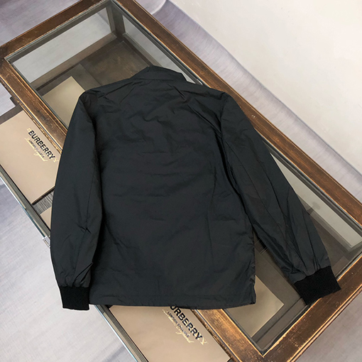 モンクレール 新しいツトーピースダウンジャケット