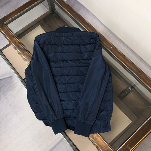 モンクレール 新しいツトーピースダウンジャケット