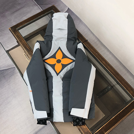 ルイヴィトン スプライスダウンジャケット