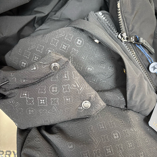 ルイヴィトンスーパーコピー メンズのフード付きプリントダウンジャケット