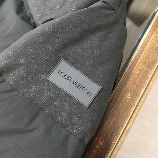 ルイヴィトンスーパーコピー メンズのフード付きプリントダウンジャケット