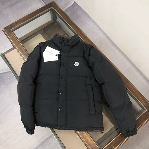 モンクレール スタイリッシュなリバーシブルダウンジャケット