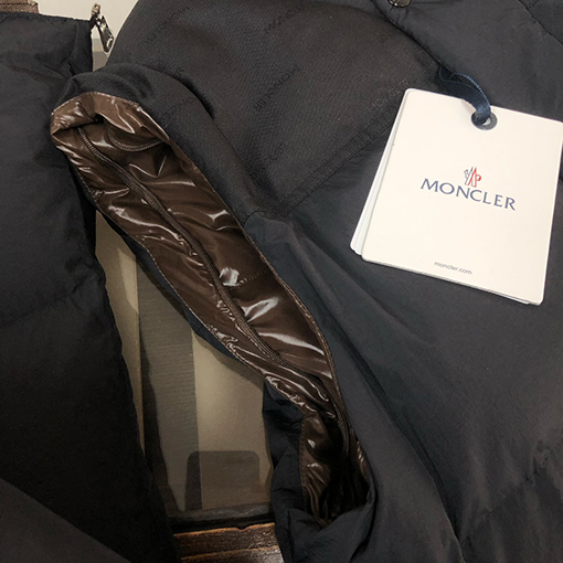 モンクレール スタイリッシュなリバーシブルダウンジャケット