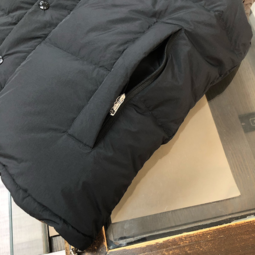 モンクレール スタイリッシュなリバーシブルダウンジャケット