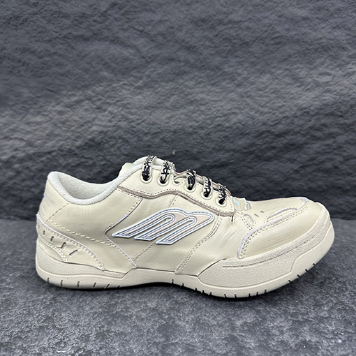 バレンシアガ HAMPTONS WORN-OUT スポーツシューズシリーズニーカー