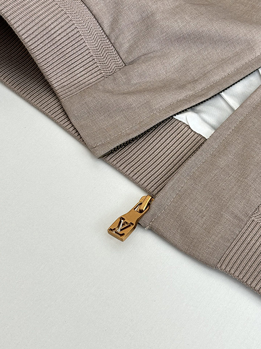 ルイヴィトン エンボスのレターカラー、ジップアップウールボンバージャケット