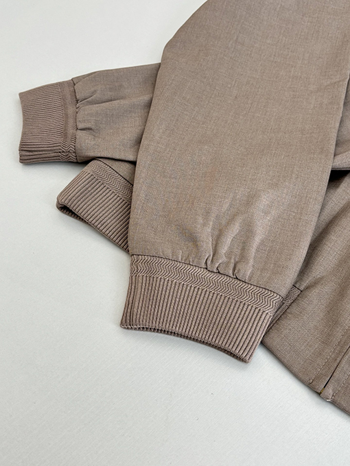 ルイヴィトン エンボスのレターカラー、ジップアップウールボンバージャケット