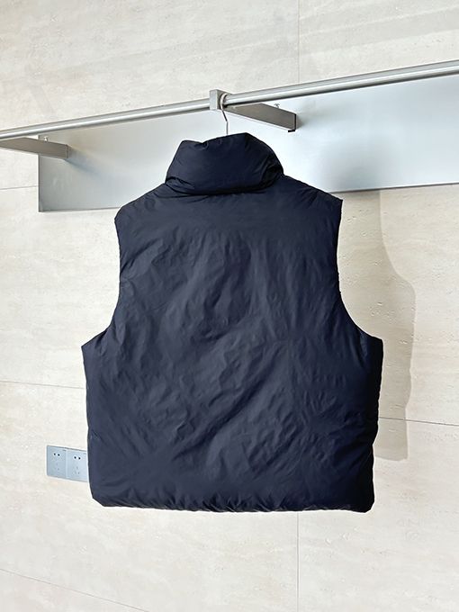 アミコピー ハート柄刺繍ダウンジャケットベスト