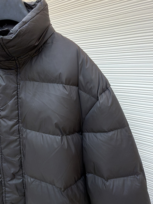 バレンシアガ フレイムプリントスタンドカラーダウンジャケット