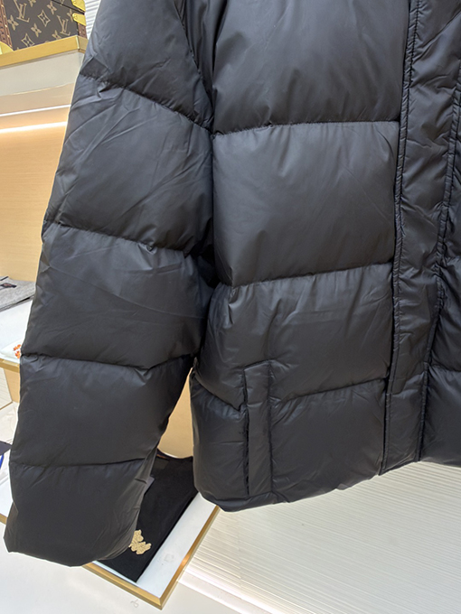 バレンシアガ フレイムプリントスタンドカラーダウンジャケット