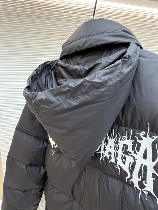 バレンシアガ フレイムプリントスタンドカラーダウンジャケット