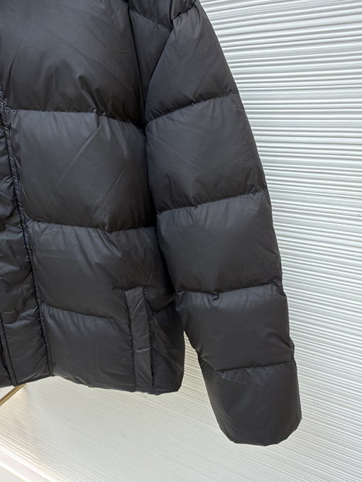 バレンシアガ フレイムプリントスタンドカラーダウンジャケット