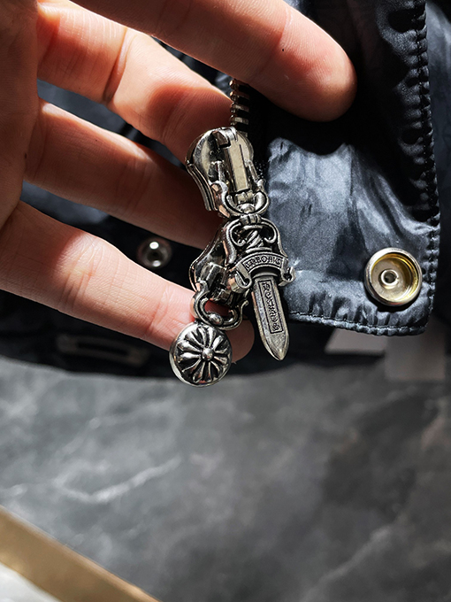 クロムハーツコピー 新しいダークパターンのフード付きダウンジャケット