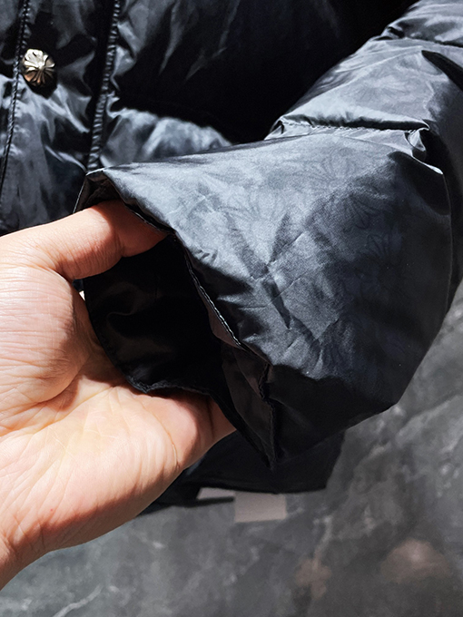 クロムハーツコピー 新しいダークパターンのフード付きダウンジャケット