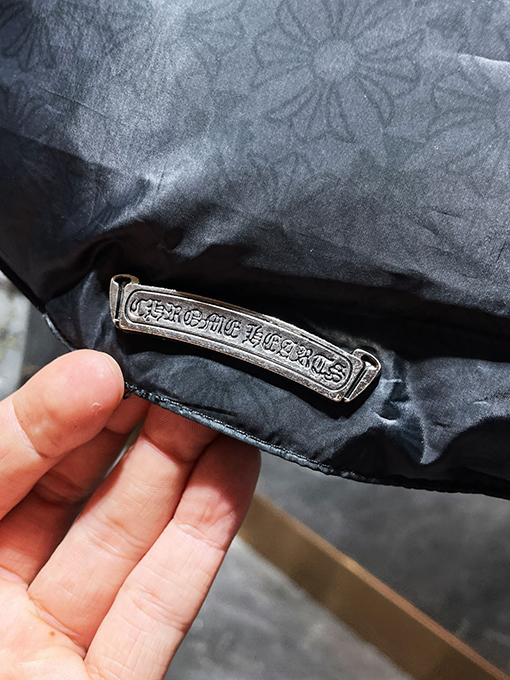 クロムハーツコピー 新しいダークパターンのフード付きダウンジャケット