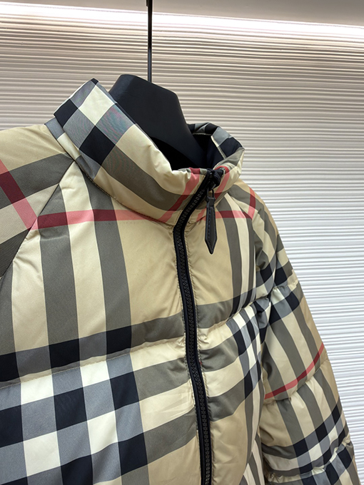 バーバリースーパーコピー スタンドカラーチェック柄ショートダウンジャケット